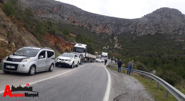 Boyazı'da Tır Kazası , Yol Trafiğe Kapandı