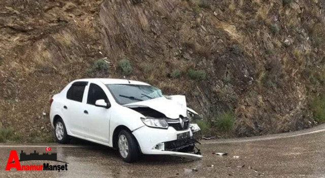 Bozyazı'da Trafik Kazası, Otomobil Tırın Altına Girdi