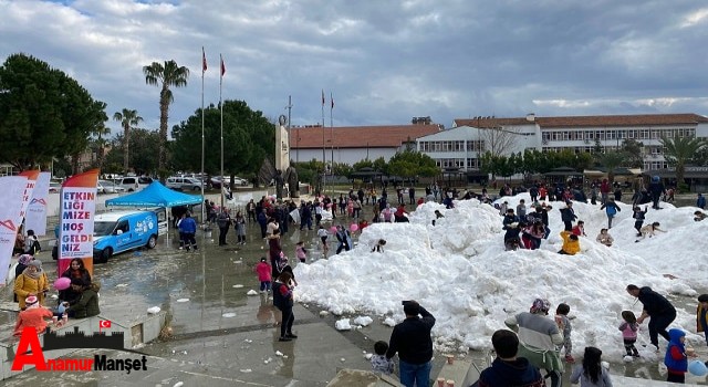 Büyükşehir'den Anamurlu Öğrencilere Kar ve Sıcak Çorba