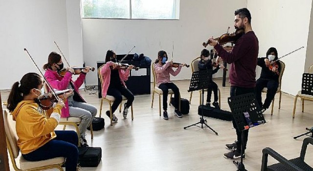 Yenişehir Belediyesinin kültür ve sanat kurslarına yoğun ilgi