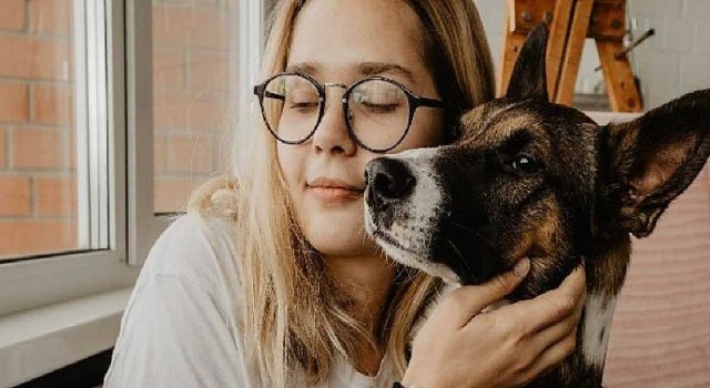 Evde erken yaşta kedi ve köpek beslemek alerji riskini azaltıyor