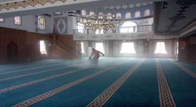 Anamur'da Camiler Ramazan Öncesi Dezenfekte Edildi