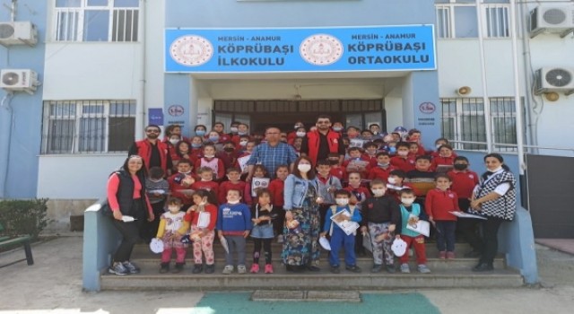 Polis Anamur’da öğrencileri bilgilendirdi