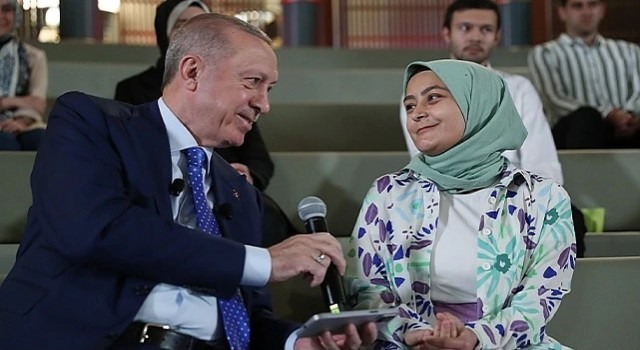 Anamurlu Seda Nur Yaşar, Cumhurbaşkanı Erdoğan İle Birlikte Şiir Okudu