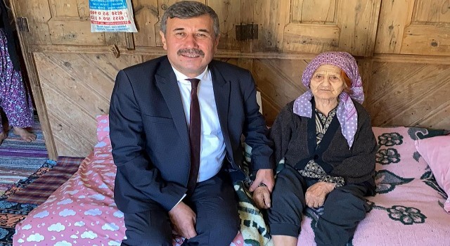 Anamur'un En Yaşlı Annesi Çarıklar'dan 108 Yaşındaki Fatma Nine