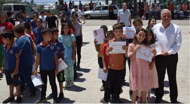 Anamur'da 12 bin 509 öğrenci karne heyecanı yaşadı