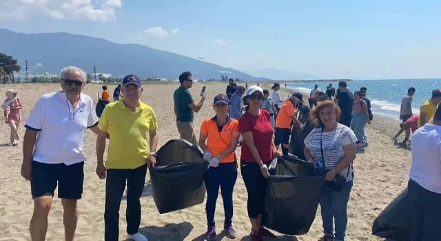 Başkan Deniz Sahil Temizliği Etkinliğine Katıldı