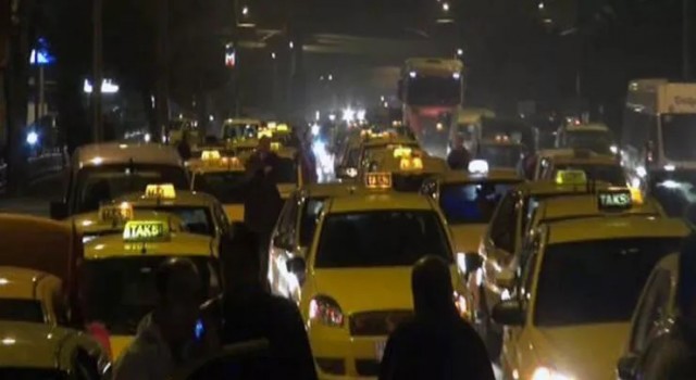 Mersin’de Taksicilerden Artan Yakıt Fiyatlarına Protesto