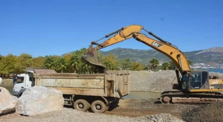 Başkan Çetinkaya, “Tekmen Sarıgöl Deresinde Çalışmalar Başladı”