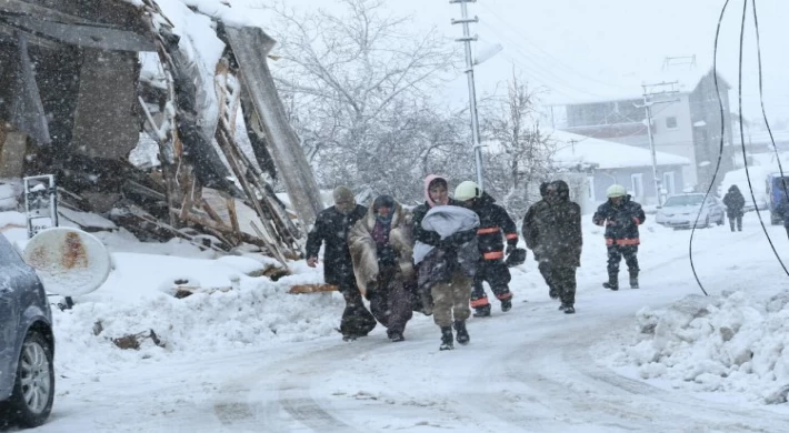 Deprem toplumda travmaya yol açabilir