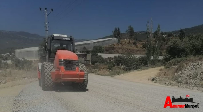 Mersin Büyükşehir, Çarıklar Efeler Mahallesi'nin Yollarını Asfaltlamaya Başladı