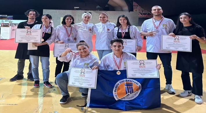 Anamur Meslek Yüksekokulu Öğrencileri Anamur'a Madalyalarla Döndü