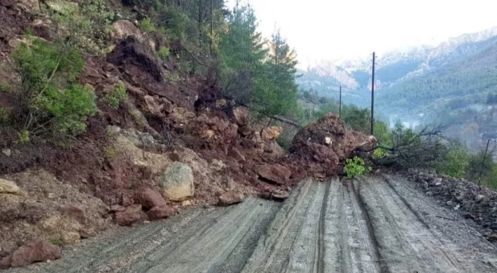 Anamur Lale - Karaağa Grup Yolu Heyelan Dolayısıyla Kapandı