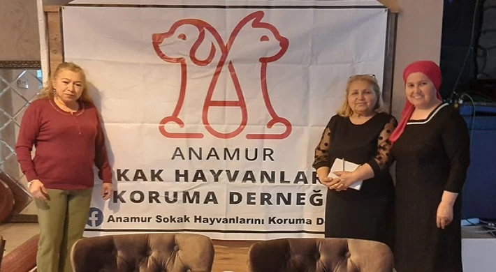 Yemeğin Geliri Sokak Hayvanları İçin Kullanılacak