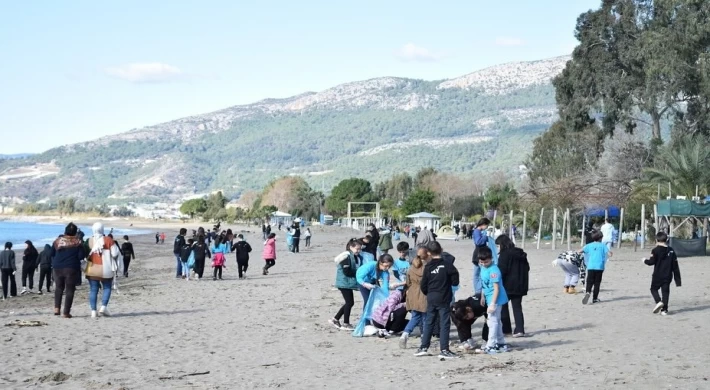 ÇEDES Projesi Kapsamında Anamur Sahilinde Çevre Temizliği Gerçekleştirdi