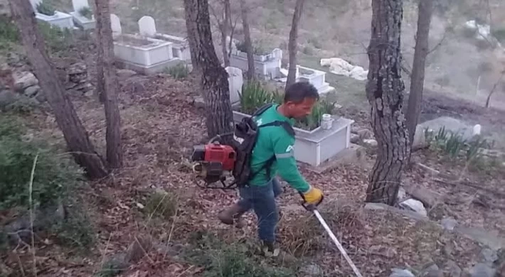 Mersin Büyükşehir'den Anamur’daki Mezarlıklara Bakım ve Temizlik Çalışması