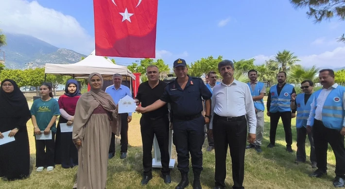 Anamur'da Gençlik Şöleni Coşkusu: Umre Ödüllü Bilgi Yarışmasının Kazananları Ödüllerine Kavuştu