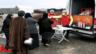 Büyükşehir’den Mevsimlik Tarım İşçilerine Çorba, Çocuklara Süt İkramı