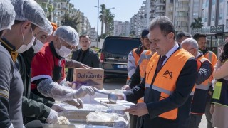 Başkan Seçer,İşçilerle Şantiyede Yemek Yedi