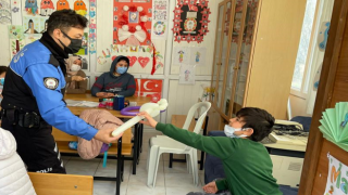 Toplum Destekli Polis Memuru Düzel; "Herşey Bir Gülücük İçindir "