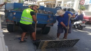 Mersin Büyükşehir Anamur'da Ani Sel Baskınlarını Önlemek İçin Mazgalları Temizliyor