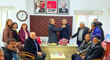 Anamurlu CHP Millletvekili A.Adayı Toru'nun Rozetini Başkan Deniz Taktı