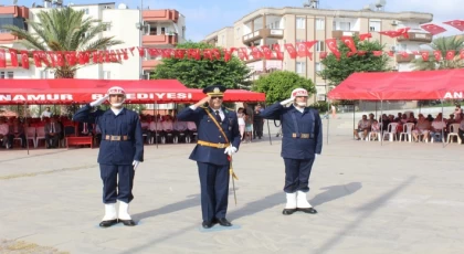 Anamur'da 30 Ağustos Zafer Bayramı Cumhuriyet Meydanına Çelenk Sunma Töreni İle Kutlandı