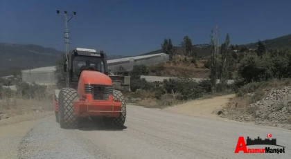 Mersin Büyükşehir, Çarıklar Efeler Mahallesi'nin Yollarını Asfaltlamaya Başladı