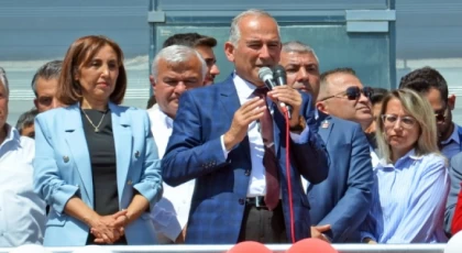 Belediye Başkanı Durmuş Deniz Parti Rozetini Çıkararak Görevine Başladı