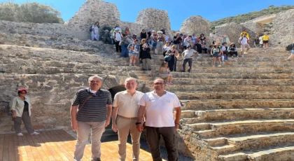 Başkan Deniz İçel Sanat Kulübü Üyeleri ile Anamur'da Bir Araya Geldi