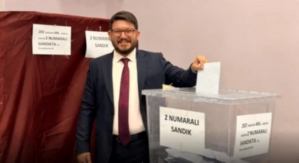 Burak Bulut Güven Tazeleyerek Tekrar Ak Parti İlçe Başkanı Oldu