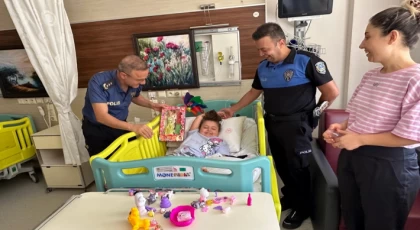 Anamur Emniyet Müdürü Özer’den Küçük Alya’ya Geçmiş Olsun Ziyareti