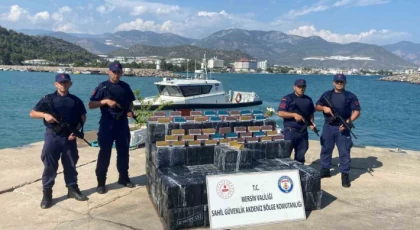 Anamur Açıklarında Denizde Şüpheli Kutular: 28 Bin 500 Paket Kaçak Tütün Ele Geçirildi