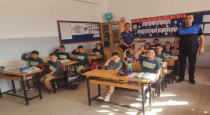 Anamur'da Toplum Destekli Polisler Öğrencilere Teknoloji Bağımlılığının Zararlarını Anlattı