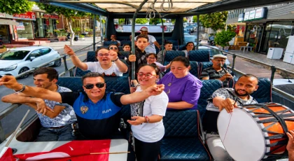 ANAMUR’DA ÖZEL BİREYLERİN GÖRKEMLİ TEMSİLİ ASKER UĞURLAMASI KONVOYU