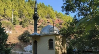 Dünyanın En Küçük Camisi Anamur'da! 6 Metrelik Minaresi, 9 Metrekarelik Alanı İle Dünyanın En Küçük Camisi